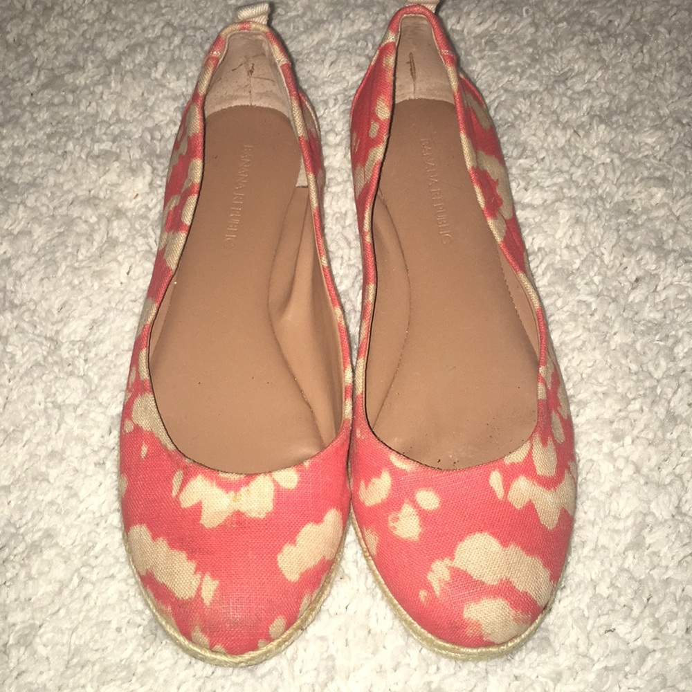New without tags Banana Republic floral flats